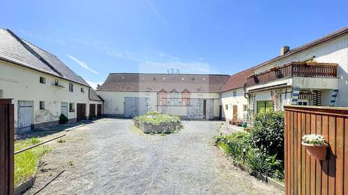 Straßenansicht - Projekt 'Landleben': Dreiseitenhof mit Potenzial auf XXL-Grundstück