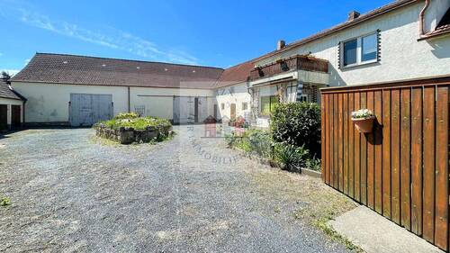 Rechte Hofseite - 7 Zimmer Einfamilienhaus in Bad Liebenwerda / Oschätzchen