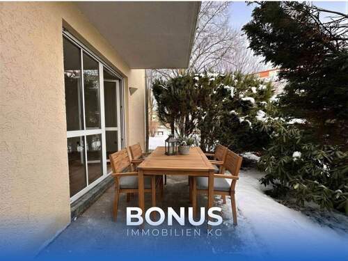 Terrasse _visualisiert mit KI - 47 m² Design-Wohnung 