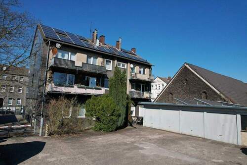 Rückansicht - MEHRFAMILIENHAUS MIT GROßER GEWERBEFLÄCHE UND ACHT GARAGEN IN DORTMUND-EVING