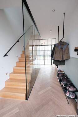 Dielenbereich und Treppe - 