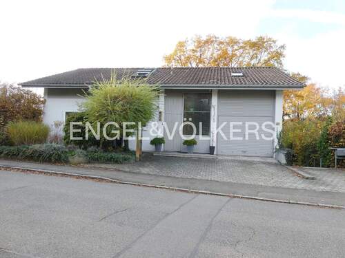 Frontansicht von der Straße - 