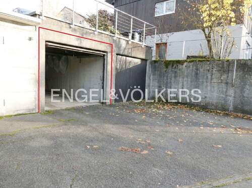 Zweite Garage mit Stellplatz - 