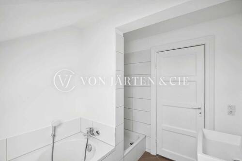 backbone_508834-A_001_HD - 