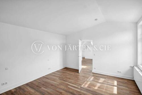 backbone_508834-A_046_HD - 