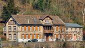 20260320_124513.jpg - Großes Gründerzeithaus in Südlage mit eigenem Waldareal