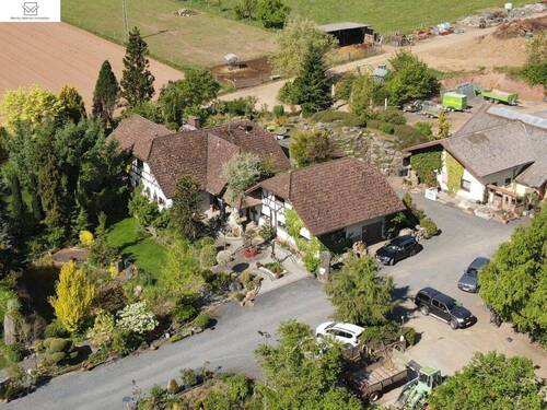Wohnhaus mit Quelle und Teich - 1 Zimmer Mehrfamilienhaus, Wohnhaus in Schlüchtern