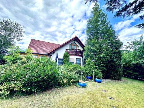 Außenansicht - Ein idealer Platz für Ihre Familie! Gemütliches Einfamilienhaus in ruhiger Lage mit großem Garten!