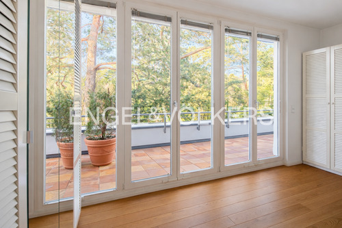 Ankleide mit Zugang zur Terrasse Nordost Seite - 