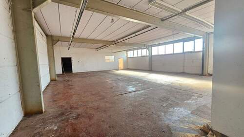 Teilansicht 3 Lagerfläche.jpg - Halle zur Miete in Siebeldingen