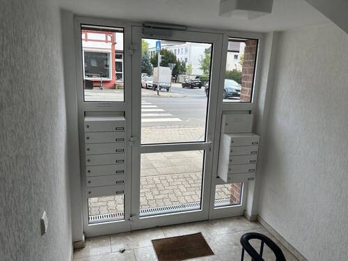 Hauseingang - 2 Zimmer Etagenwohnung zum Kaufen in Hannover