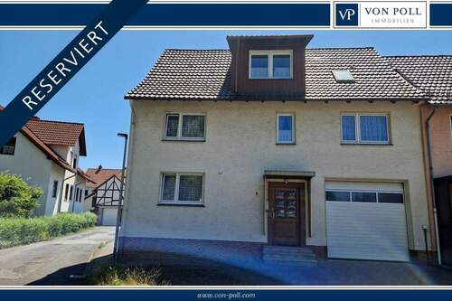 Bild 1 - Attraktives Einfamilienhaus mit viel Platz und 3 Garagen in Hessisch Lichtenau OT