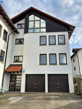 Außenansicht - Etagenwohnung mit Garage ! - 245.000,00&nbsp;EUR Kaufpreis, ca.&nbsp; 88,40&nbsp;m&sup2;&nbsp;Wohnfl&auml;che