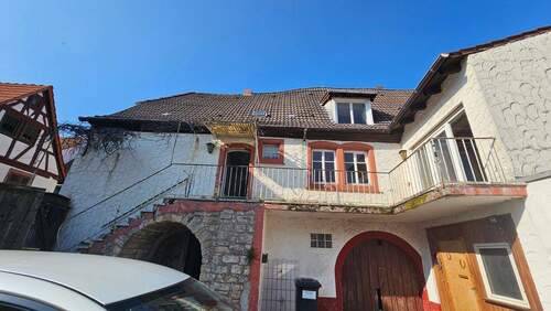 Hofansicht.jpg - Ehemaliges Bauernhaus mit viel Potential