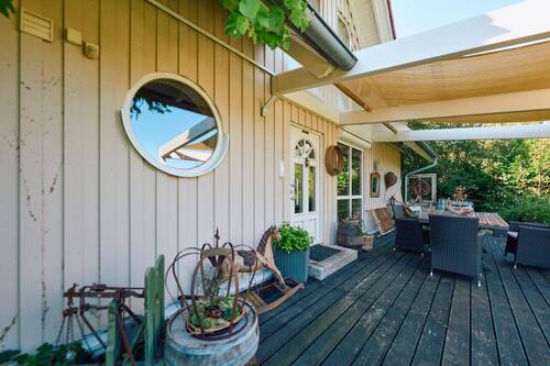 Eingangsbereich mit Terrasse - 