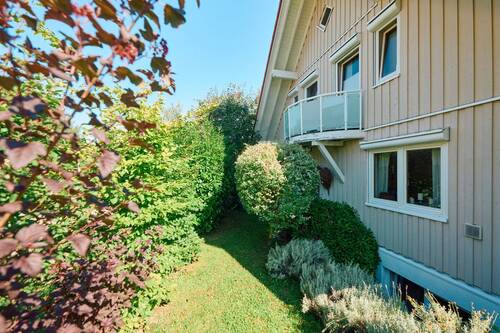 Objektansicht mit Gartenbereich West - 