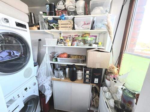 Speisekammer mit Anschluss WM und Trockner - 