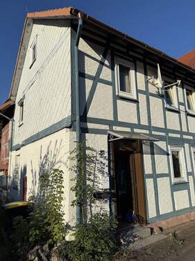 Haus Ansicht vorne schräg - 4 Zimmer Einfamilienhaus in Nentershausen / Süß