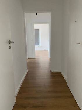 Flur - Saniert & bezugsbereit: Ihr Wohnhighlight!