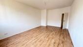 Großzügiges Zimmer mit Laminatboden - 3 Zimmer Etagenwohnung zur Miete in Frankfurt am Main