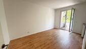 Wohnraum mit Balkonzugang - Etagenwohnung mit 80,00 m&sup2; in Frankfurt am Main zur Miete