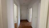 Flur mit Laminatboden - 
