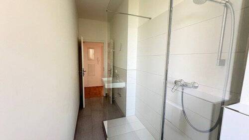 Badezimmer mit Walk-In Dusche - 