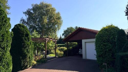 Garage mit Carport - 