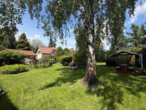 Park mit Haus - Freistehendes Wohnhaus mit großem Grundstück in ruhiger Lage von Biesdorf