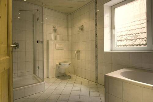 Badezimmer im 1. Obergeschoss - 