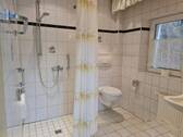 Badezimmer im Erdgeschoss - 