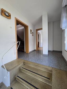 Hauseingang - Mehrfamilienhaus, Wohnhaus mit 222,00 m&sup2; in Alzenau zum Kaufen