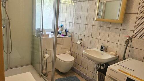 Teilansicht Bad (1).jpg - 3 Zimmer Etagenwohnung zur Miete in Neustadt an der Weinstraße