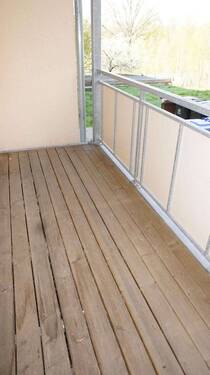 DSC06042 - Mieter ab 1.8. gesucht - Küche am Wohnzimmer -sonniger Balkon u.v.m.