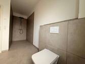 Bad mit großer Dusche - 