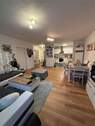 Wohnzimmer - Moderne 3-Zi-Whg (ca. 95?m²) mit Terrasse, EBK & 2 Stellpl. in Sudweyhe - Einzug ab 01.01.2026
