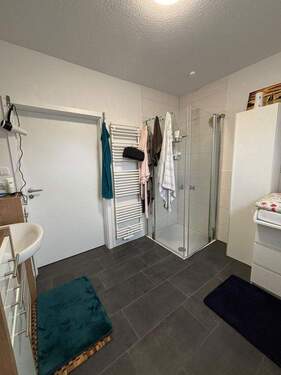 Badezimmer - Etagenwohnung mit 95,00 m² in Weyhe zur Miete