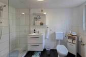 Badezimmer Erdgeschoss links - 