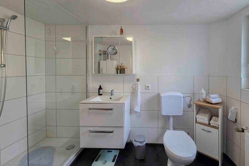 Badezimmer Erdgeschoss links - 