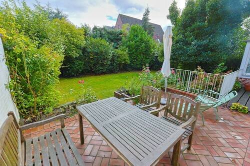 Terrasse - Stadtleben trifft Gartenruhe - 4-Zimmer-Wohnung mit 250?m² Garten und 189 m² Wohn-Nutzfläche