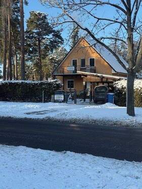 Bild - Winter Straßenansicht.jpg - 4 Zimmer Einfamilienhaus zum Kaufen in Hoppegarten