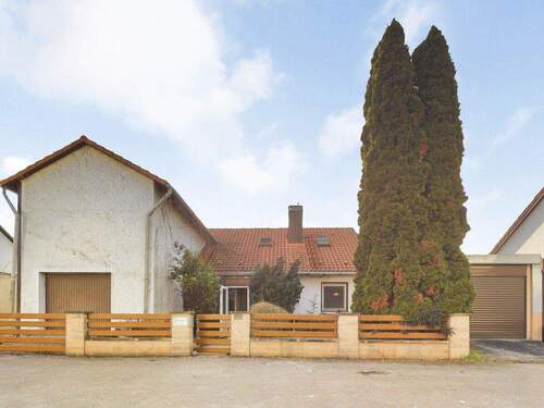 Bild 2 - 7 Zimmer Einfamilienhaus zum Kaufen in Bad Windsheim
