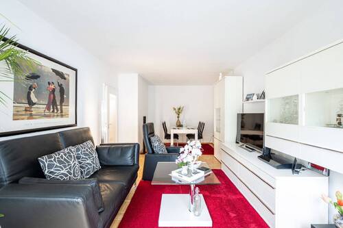 Wohnzimmer - 2 Zimmer Etagenwohnung in München