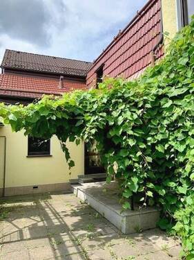 Hausansicht / Terrasse - Doppelhaushälfte mit 94,00 m² in Reichenbach zum Kaufen