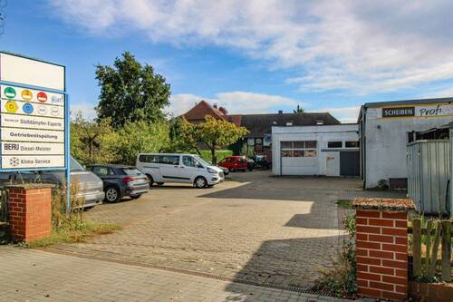Parkplatz - Wohn-und Geschäftsgebäude voll verpachtet in guter Lage in Schwülper