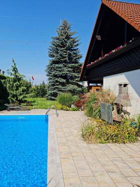 Garten mit Außenpool - 