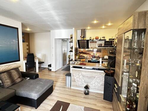 Wohnzimmer mit Kochniesche - 3 Zimmer Etagenwohnung in Mülsen OT Thurm