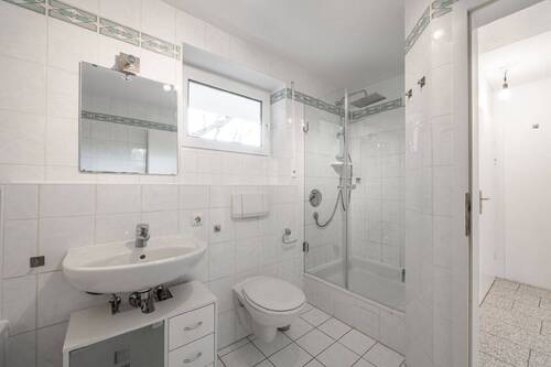 Badezimmer_OG - 6 Zimmer Einfamilienhaus in Herrsching