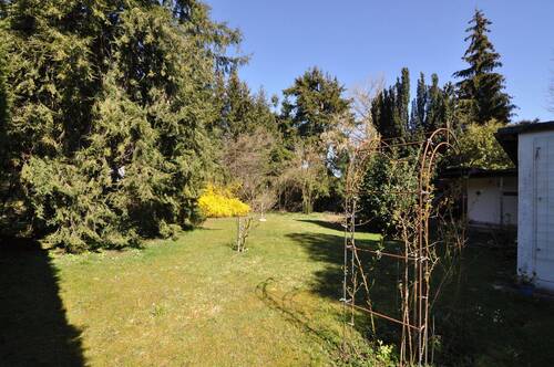 DSC_0230.JPG - * Erstinserat * Grundstück für attraktive Neubebauung, nah zum Grünwalder Ortskern