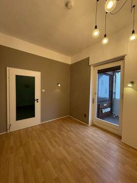 Eingangsbereich mit Balkon - 